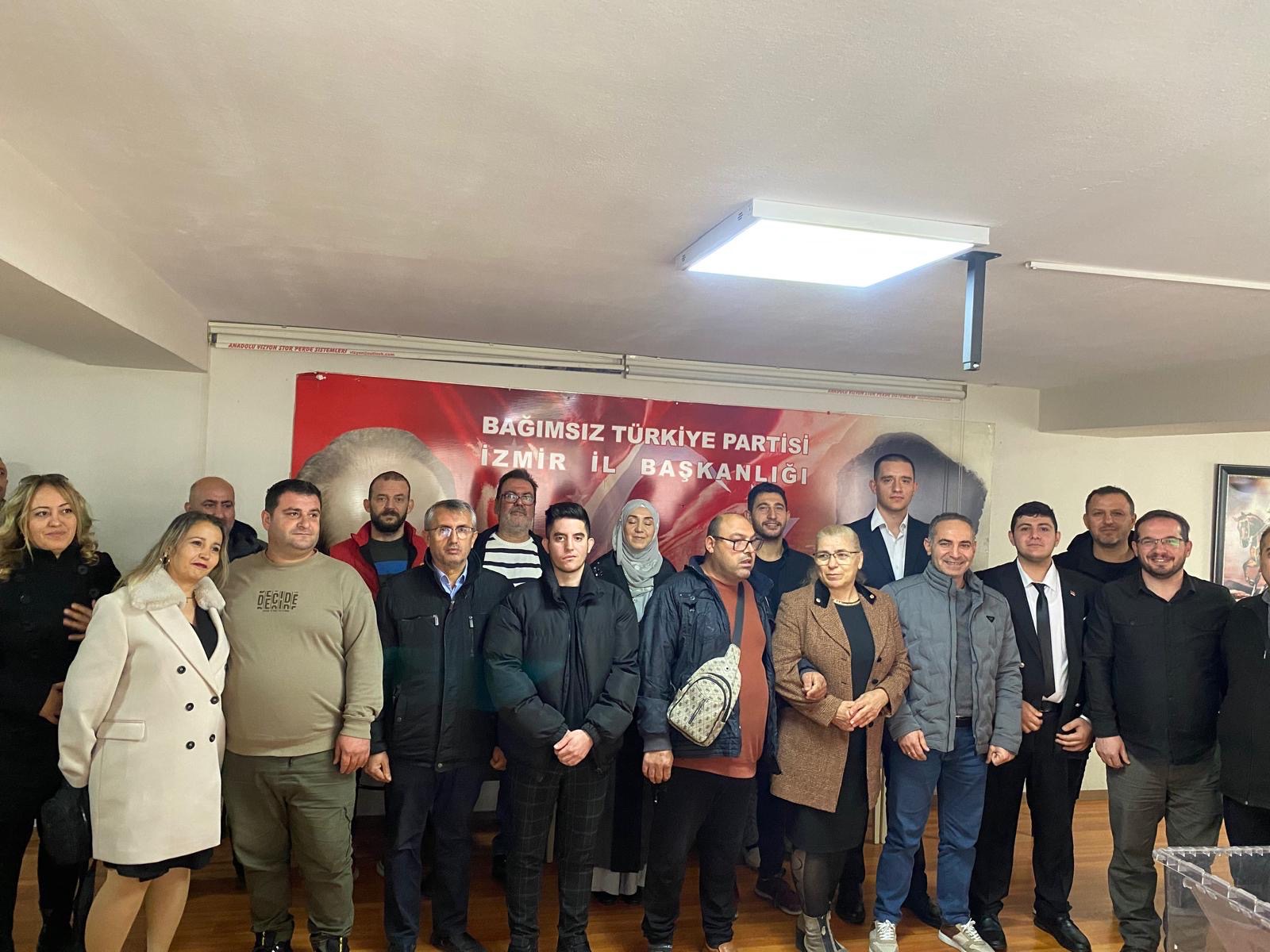 Atacan Şenol - Yeni Karabağlar İlçe Başkanı Oldu!